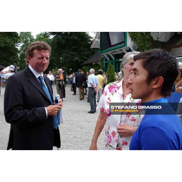 trainer Michael Johnston and jockey S.K.M.Chin in the winner circle of Grosser Dallmayr Preis Munchen 1st august 2004 ph. Stefano Grasso