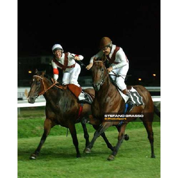 Pinuccio Molteni and Frankie Dettori exulting on the winning post Varese Le Bettole 7th august 2004 ph. Stefano Grasso