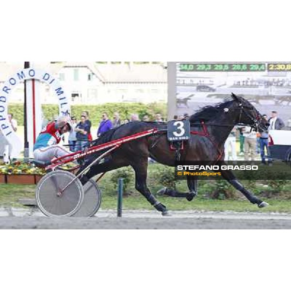 Pietro Gubellini with Mago d\' Amore wins the Gran Premio d\' Europa Milan, San Siro racetrack, 25th april 2010 ph. Stefano Grasso