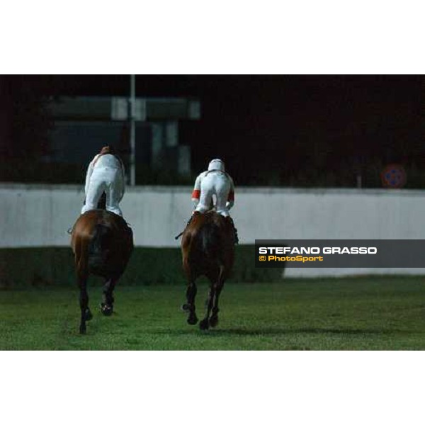 Pinuccio Molteni and Frankie Dettori after the winning post Varese Le Bettole 7th august 2004 ph. Stefano Grasso