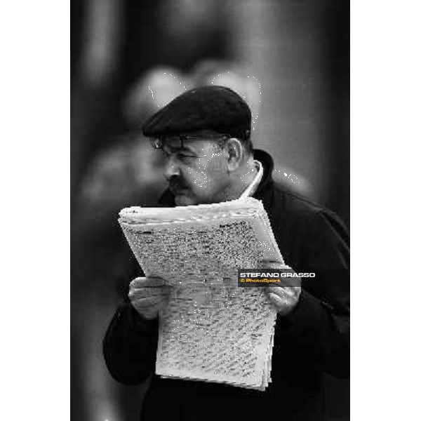 a racegoer at San Siro Milan, San Siro 17th april 2010 ph. Stefano Grasso