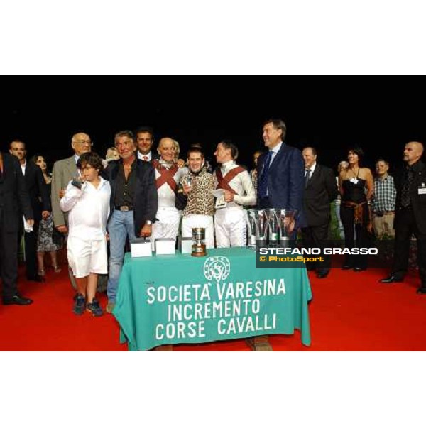 giving prize of Criterium Varesino with Roberto Cavalli, Bruno Grizzetti, Pinuccio Molteni,Mirco Demuro, Frankie Dettori and Guido Borghi Varese Le Bettole 7th august 2004 ph. Stefano Grasso