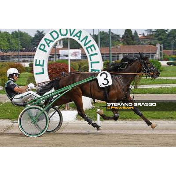 Enrico Bellei with Nolita Ur wins the Premio Elwood Medium Filly Padova, V.S.Breda racetrack, 1st may 2010 ph. Stefano Grasso