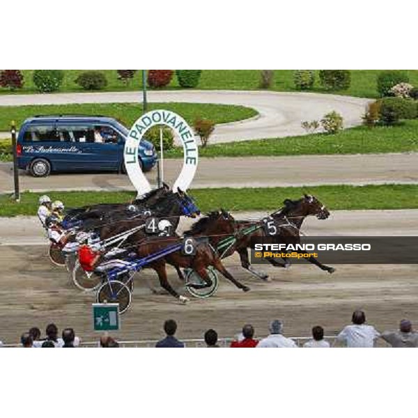the start of the 107¡ Premio Elwood Medium Padova, V.S.Breda racetrack, 1st may 2010 ph. Stefano Grasso
