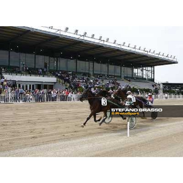 Enrico Bellei with Nolita Ur wins the Premio Elwood Medium Filly Padova, V.S.Breda racetrack, 1st may 2010 ph. Stefano Grasso