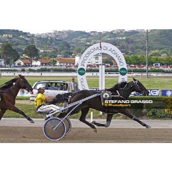 Gaetano Di Nardo with Italiano wins the 61¡ Gran Premio Lotteria - Trofeo Snai Napoli, 2nd may 2010 ph. Stefano Grasso