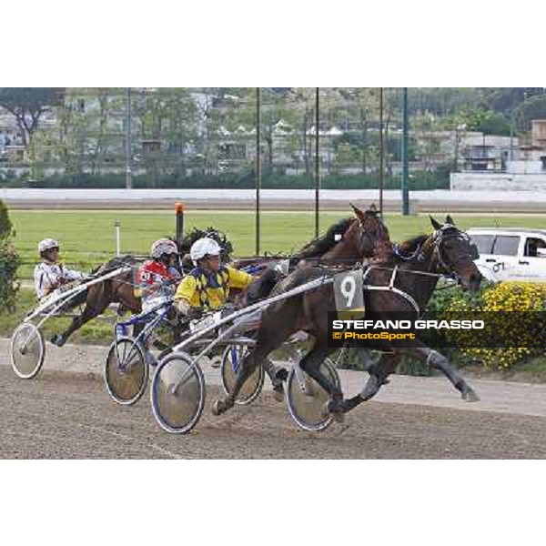 Gaetano Di Nardo with Italiano wins the 61¡ Gran Premio Lotteria - Trofeo Snai beating Irving Rivarco and Irambo Jet Napoli, 2nd may 2010 ph. Stefano Grasso