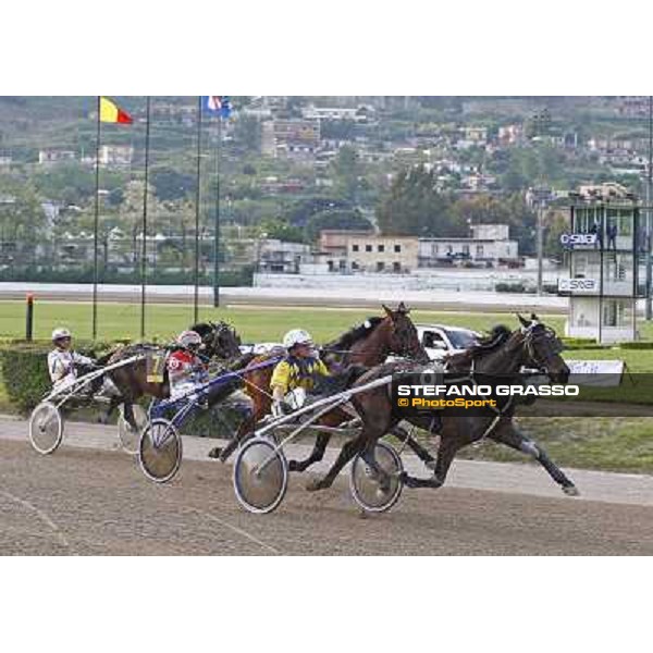 Gaetano Di Nardo with Italiano wins the 61¡ Gran Premio Lotteria - Trofeo Snai beating Irving Rivarco and Irambo Jet Napoli, 2nd may 2010 ph. Stefano Grasso