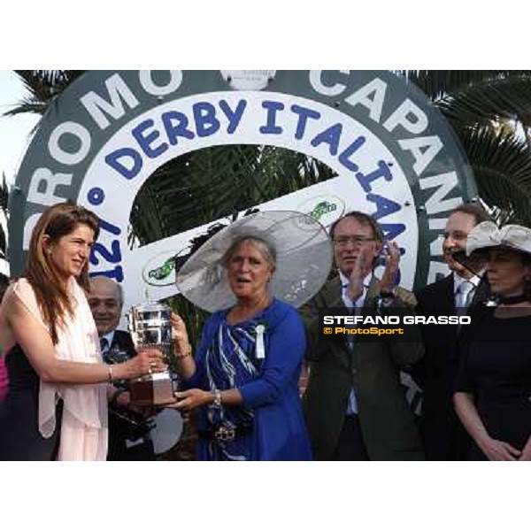 Cristiana Brivio Sforza and Isabella Bezzera during the prize giving ceremony of the 127° Derby Italiano Rome, 8th may 2010 ph. Stefano Grasso