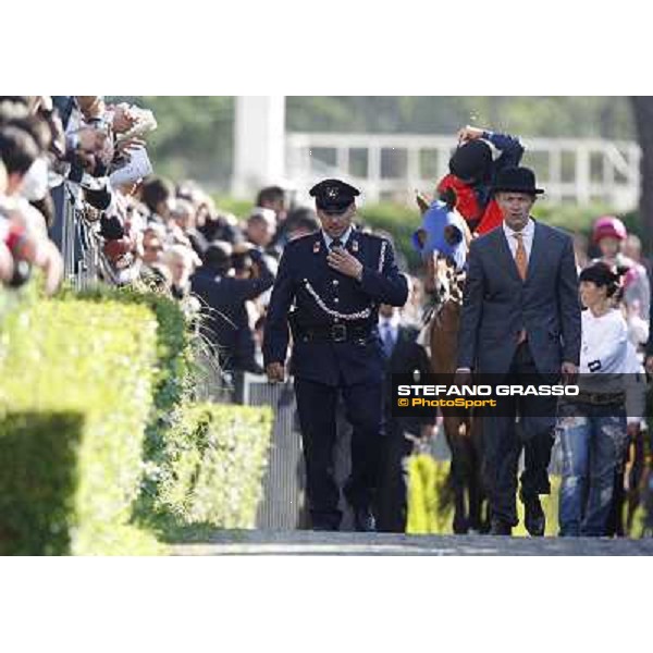 Elio Pautasso opens the parade of the 127° Derby Italiano Rome, 8th may 2010 ph. Stefano Grasso