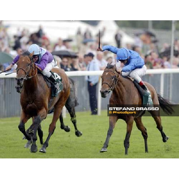 Sulamani (rt) cuts down Norse Dancer close home pic bill Selwyn 17-8-04