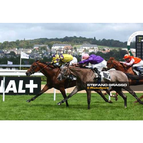 Gary Stevens on Berkhamsted wins Criterium du Fonds Europeen de l\'Elevage beating Glazed Frost Deauville 21st august 2004 ph. Stefano Grasso