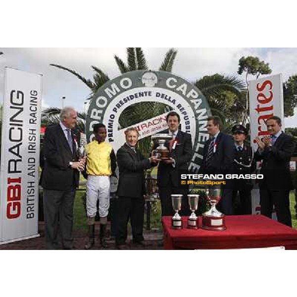 Prize giving ceremony of Premio Presidente della Repubblica GBI racing wons by Eduardo PEdroza with Querari Rome - Capannelle racetarck, 16th may 2010 ph. Stefano Grasso