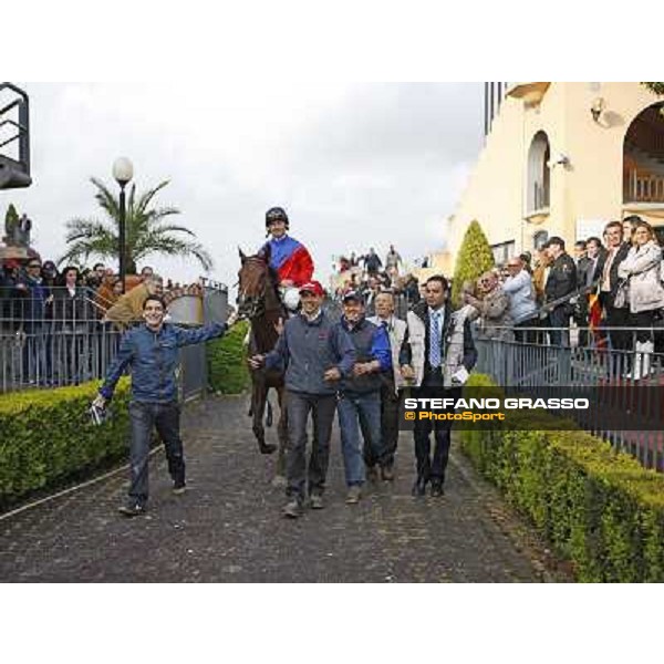 Gabriele Bietolini on Le Vie Infinite enters the winner enclosure of the Premio Tullio Righetti Shadwell Rome - Capannelle racetarck, 16th may 2010 ph. Stefano Grasso