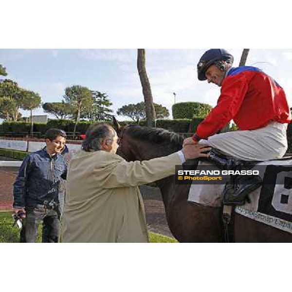 Roberto Brogi congratulates with Gabriele Bietolini on Le Vie Infinite in the winner enclosure of the Premio Tullio Righetti Shadwell Rome - Capannelle racetarck, 16th may 2010 ph. Stefano Grasso