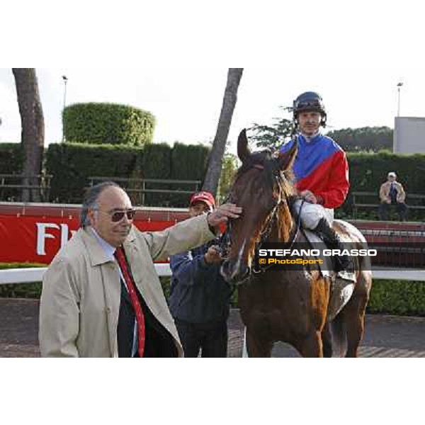 Gabriele Bietolini on Le Vie Infinite and Roberto Brogi in the winner enclosure of the Premio Tullio Righetti Shadwell Rome - Capannelle racetarck, 16th may 2010 ph. Stefano Grasso