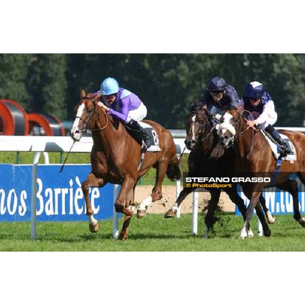 Richard Hughes on Gold Medallist leads on Brian Boru and Cut Quartz in the Prix Kergorlay Deauville, 22th august 2004 ph. Stefano Grasso