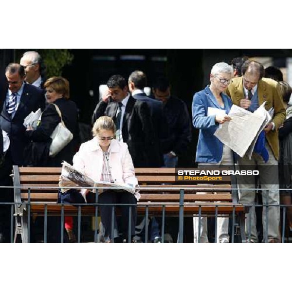 racegoers at Capannelle Rome - Capannelle racetrack, 16th may 2010 ph. Stefano Grasso