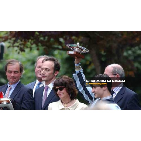 presentation of the trophy of Prix Morny Casinos Barriere Deauville, 22th august 2004 ph. Stefano Grasso