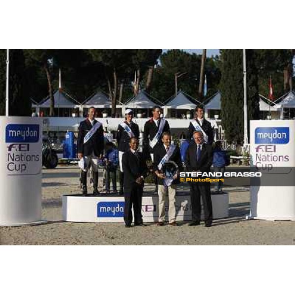 prize giving for the French Team winners of the Meydan Fei Nations Cup - 78¡ Csio Piazza di Siena Rome, 28th may 2010 ph. Stefano Grasso