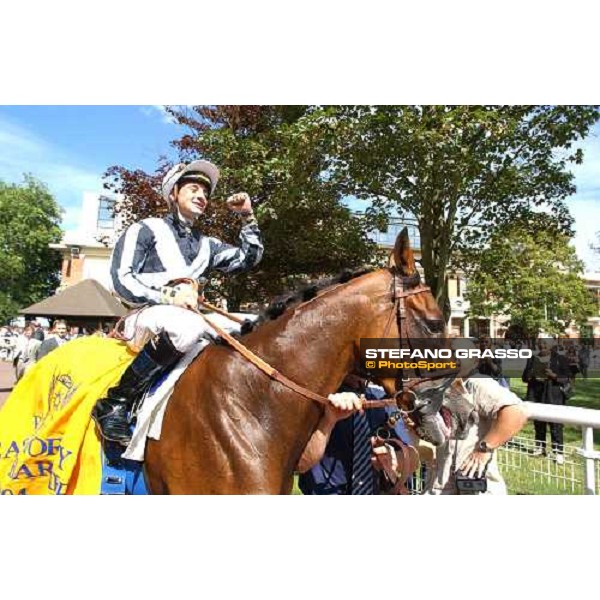 Christophe P.Lemaire with Divine Proportions exulting after winning Prix Morny Casinos Barriere Deauville, 22th august 2004 ph. Stefano Grasso