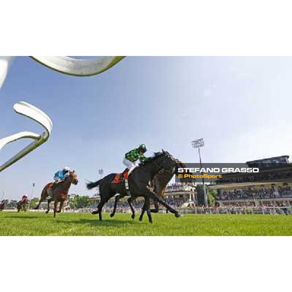 Kieren Fallon on Contredanse wins the Oaks d\' Italia Milano, 30th may 2010 ph. Stefano Grasso