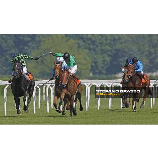 Kieren Fallon on Contredanse goes to win the Oaks d\' Italia beating Middle Club Milano, 30th may 2010 ph. Stefano Grasso