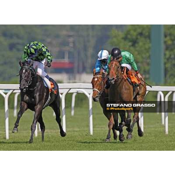 Kieren Fallon on Contredanse goes to win the Oaks d\' Italia beating Middle Club Milano, 30th may 2010 ph. Stefano Grasso