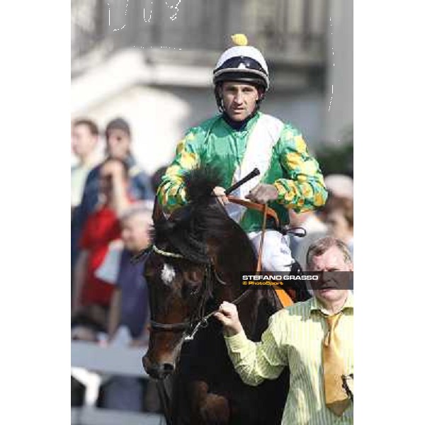 Neil Callan and Pressing in the paddock before winning the Premio Carlo Vittadini Milan - San Siro racetrack, 30th may 2010 ph. Stefano Grasso
