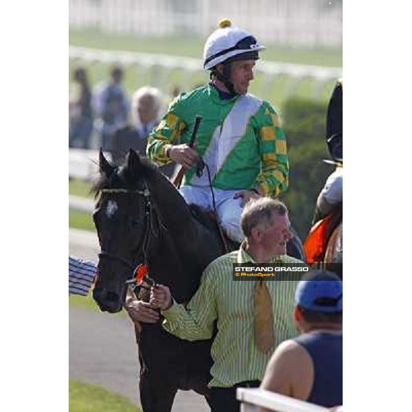 Neil Callan and Pressing enter the winner enclosure after winning the Premio Carlo Vittadini Milan - San Siro racetrack, 30th may 2010 ph. Stefano Grasso