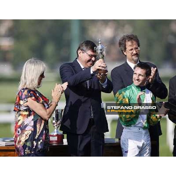 the prize giving ceremony of the Premio Carlo Vittadini - dott. Giovanni Caiani, breeder of Pressing, stands the cup Milan - San Siro racetrack, 30th may 2010 ph. Stefano Grasso