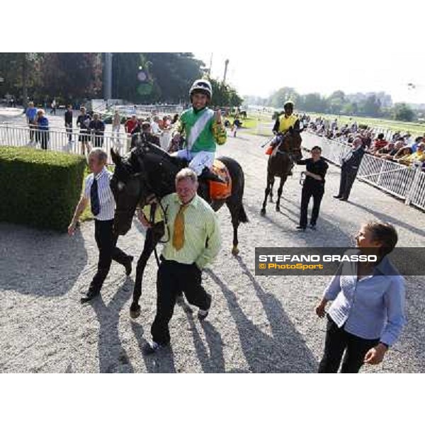 Neil Callan on Pressing enters the winner enclosure after winning the Premio Carlo Vittadini Milan - San Siro racetrack, 30th may 2010 ph. Stefano Grasso
