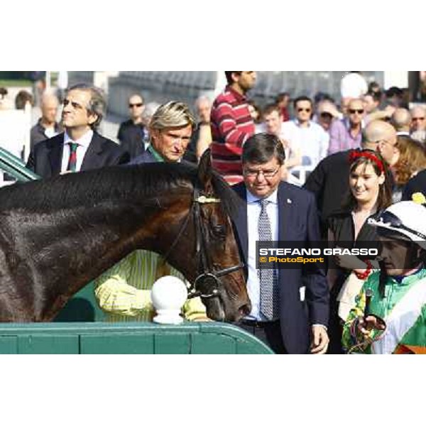 Pressing, Neil Callan and dott. Giovanni Caiani in the winner enclosure of Premio Carlo Vittadini Milan - San Siro racetrack, 30th may 2010 ph. Stefano Grasso