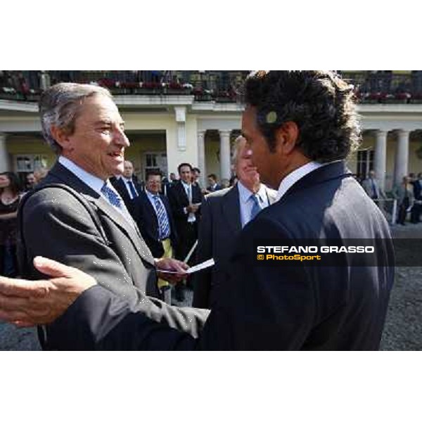 Luca Cumani and Bruno Grizzetti betting on the result of the fotofinish of the Oaks d\' Italia Milan - San Siro racetrack, 30th may 2010 ph. Stefano Grasso