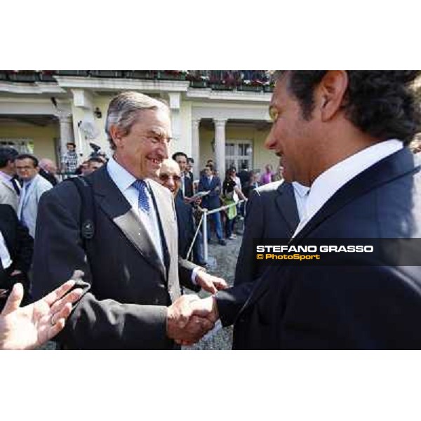 Luca Cumani and Bruno Grizzetti betting on the result of the fotofinish of the Oaks d\' Italia Milan - San Siro racetrack, 30th may 2010 ph. Stefano Grasso
