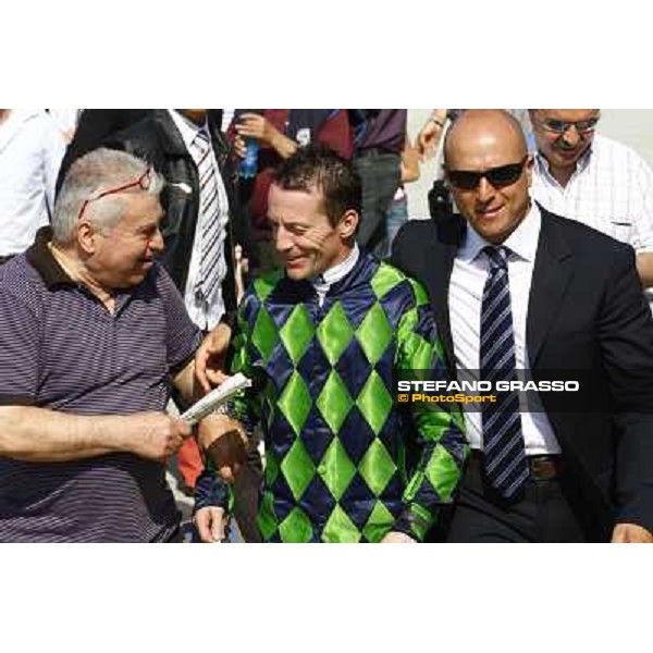 Kieren Fallon with a racegoer Milan - San Siro racetrack, 30th may 2010 ph. Stefano Grasso