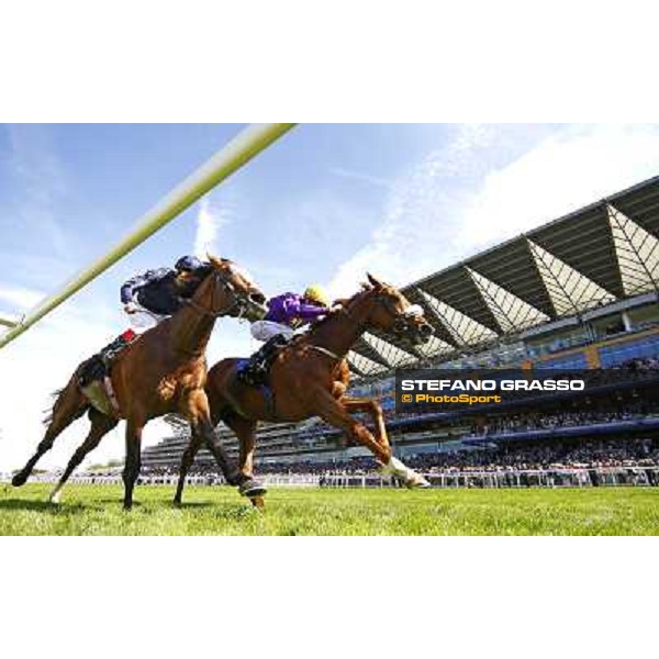 Pat Smullen on Rite of Passage wins the Gold Cup beating Johnny Murtagh on Age of Aquarius Ascot, 17th june 2010 ph. Stefano Grasso