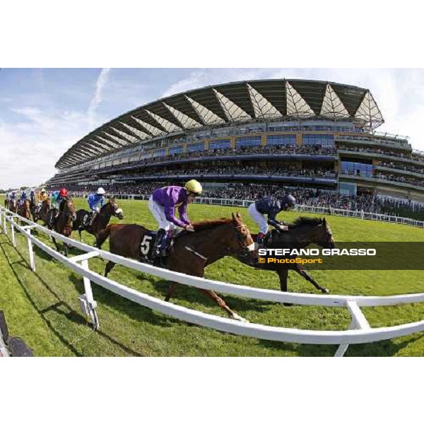 Pat Smullen on Rite of Passage at the first turn before winning the Gold Cup beating Johnny Murtagh on Age of Aquarius Ascot, 17th june 2010 ph. Stefano Grasso