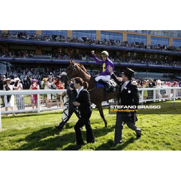 Pat Smullen on Rite of Passage winner of the Gold Cup Ascot, 17th june 2010 ph. Stefano Grasso