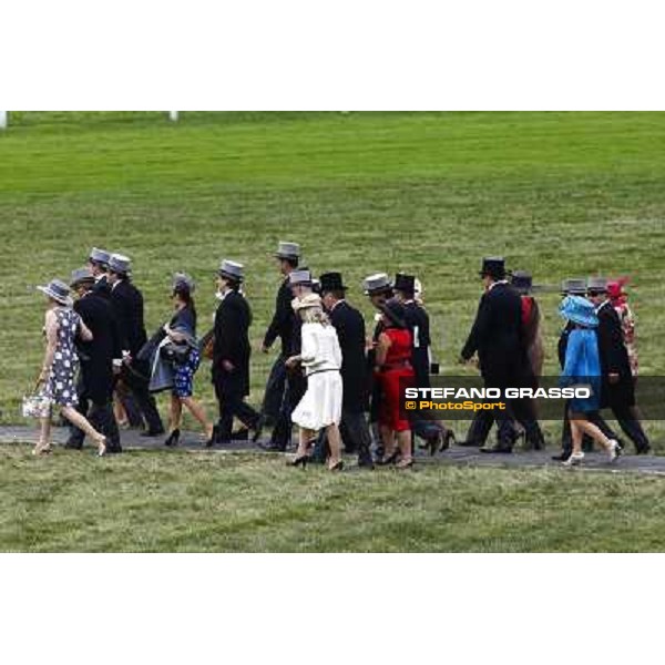 Racegoers arrive at Royal Ascot - Fourth Day Ascot, 18th june 2010 ph. Stefano Grasso