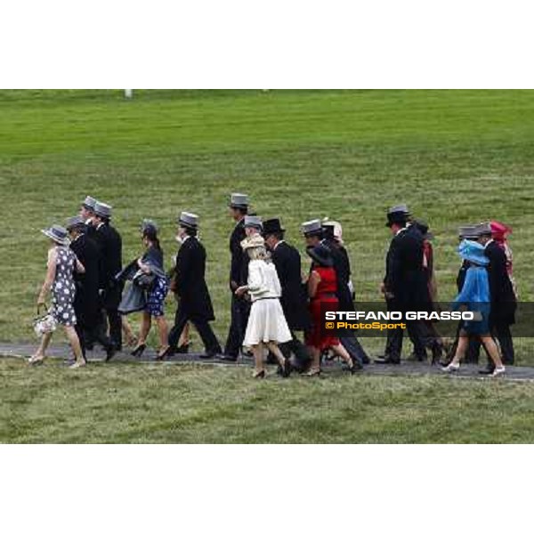 Racegoers arrive at Royal Ascot - Fourth Day Ascot, 18th june 2010 ph. Stefano Grasso