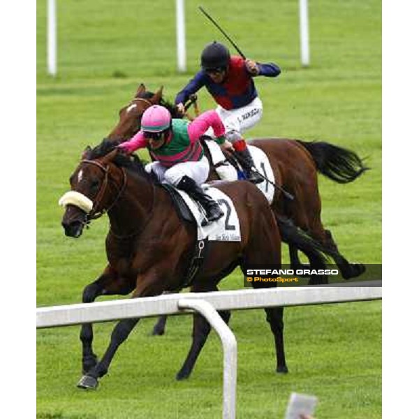 Mirco Demuro on Blu Constellation goes to win the Premio Primi Passi beating Luca Maniezzi on Avatar Day Milan, San Siro racetrack, 20th june 2010 ph. Stefano Grasso
