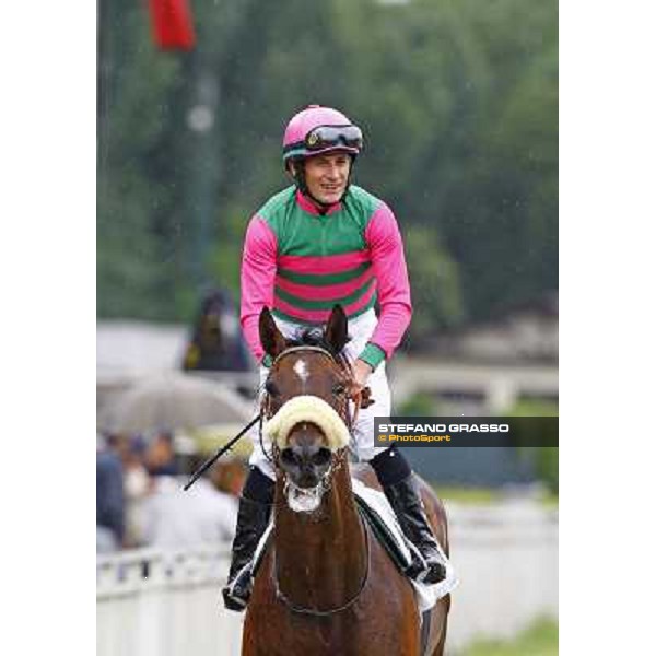 Mirco Demuro returns home on Blu Constellation after winning the Premio Primi Passi Milan, San Siro racetrack, 20th june 2010 ph. Stefano Grasso