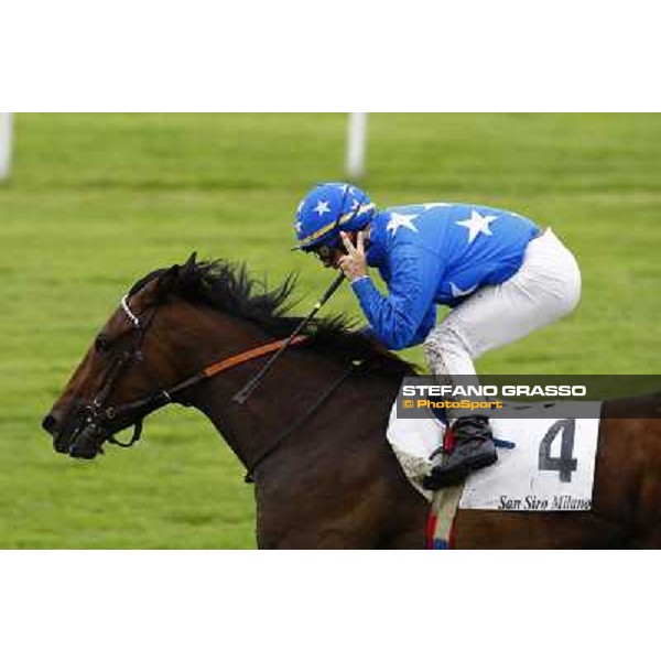Umberto Rispoli on Paris to Peking wins the Premio Vittorio Crespi Milan, San Siro racetrack, 20th june 2010 ph. Stefano Grasso