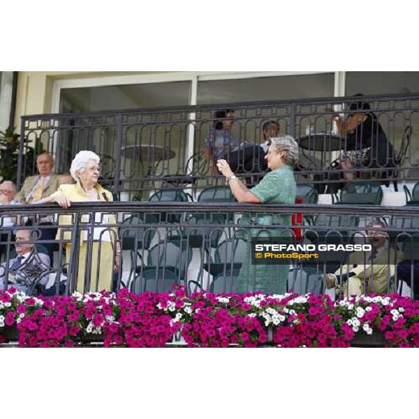 Lady Margherita Mezzanotte and her daughter Giovanna in the owners enclosure of San Siro Milan, San Siro racetrack - 27th june 2010 ph. Stefano Grasso