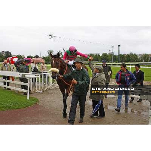 Mirco Demuro returns home on Blu Constellation after winning the Premio Primi Passi Milan, San Siro racetrack, 20th june 2010 ph. Stefano Grasso
