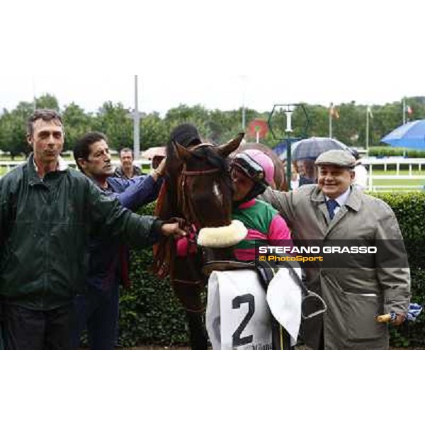 Mirco Demuro, Vittorio Caruso and Blu Constellation after winning the Premio Primi Passi Milan, San Siro racetrack, 20th june 2010 ph. Stefano Grasso