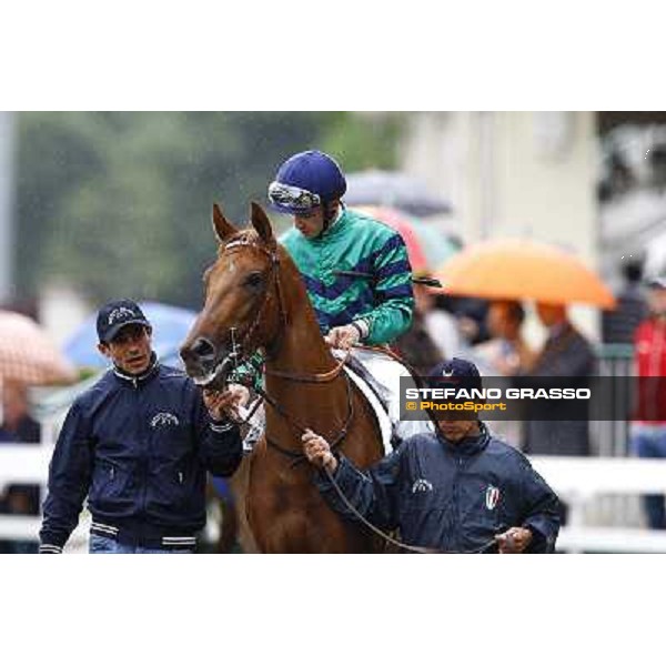 Dario Vargiu on Sadowa Destination prepares to enter the track before winning the Premio Roberto Renzoni Milan, San Siro racetrack, 20th june 2010 ph. Stefano Grasso