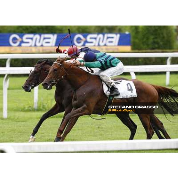 Dario Vargiu on Sadowa Destination goes to win the Premio Roberto Renzoni beating Vanga Milan, San Siro racetrack, 20th june 2010 ph. Stefano Grasso