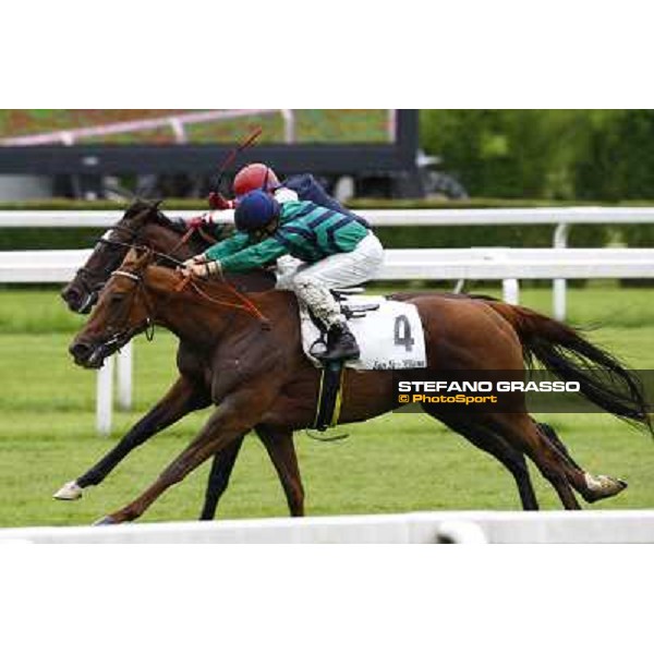 Dario Vargiu on Sadowa Destination goes to win the Premio Roberto Renzoni Milan, San Siro racetrack, 20th june 2010 ph. Stefano Grasso